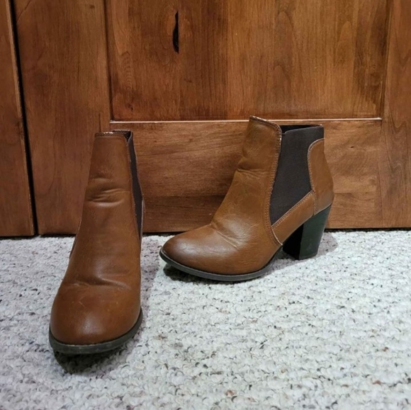 Ankle boots - Picture 1 of 2